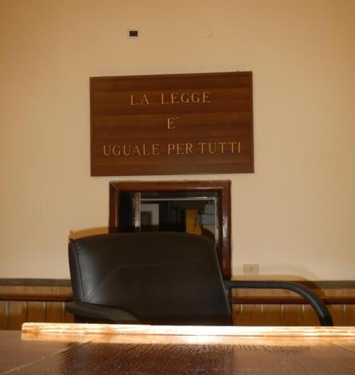 CATANIA: Tenta aggredire Gip in aula, denunciato - 