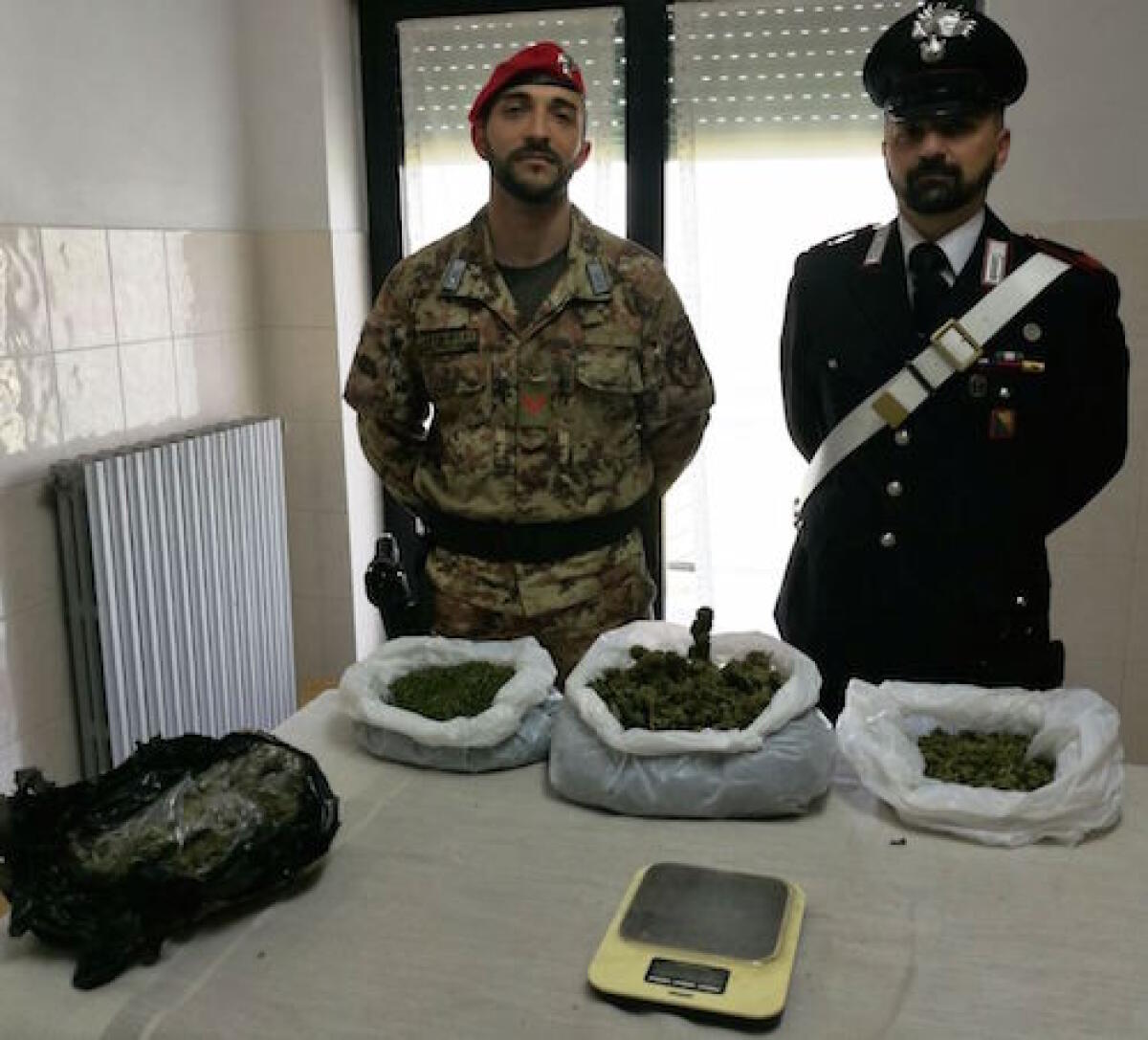 MANIACE: Sequestrati 1,6 chili di marijuana e arrestato presunto pusher - 