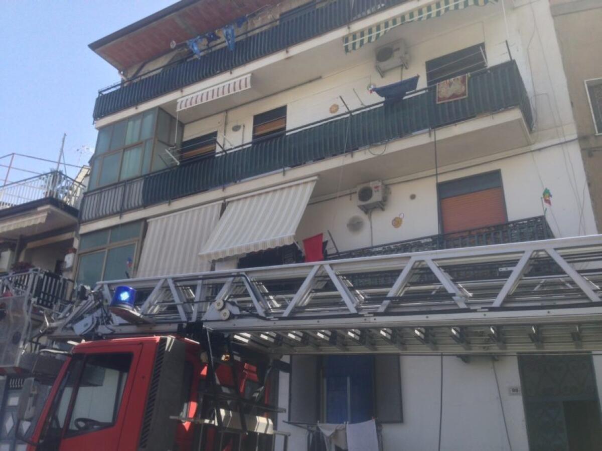 PATERNO': Incendio in un appartamento al Corso Sicilia - 
