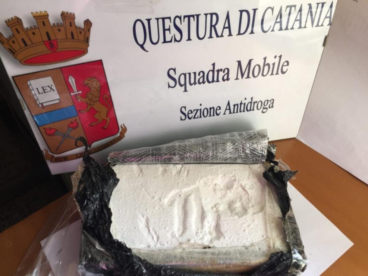 ACIREALE: In casa con oltre un chilo di cocaina: arrestato - 
