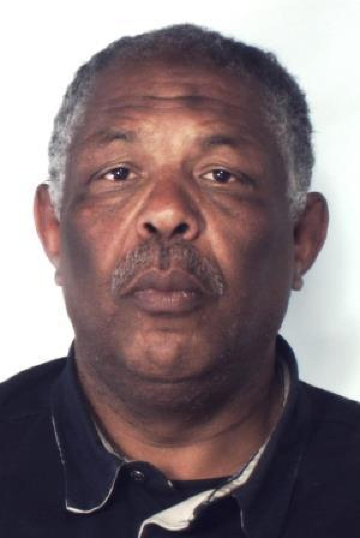 CATANIA: Armato di coltello tenta di rapinare uno smartphone ad un passante. Bloccato e disarmato dai CC. - 