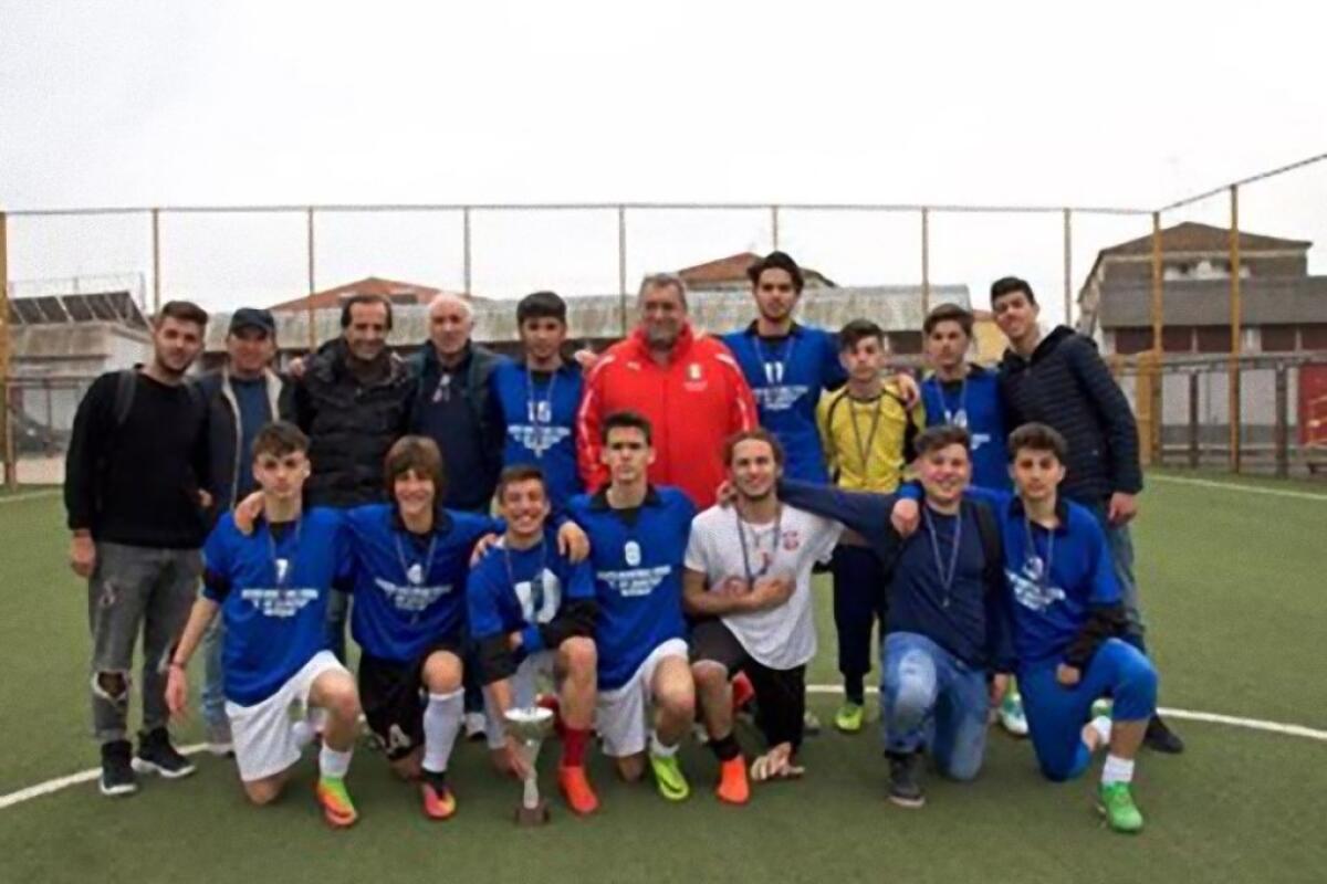PATERNO': L'Istituto Francesco De Sanctis è Campione Provinciale 2018 di Calcio a 5 - 
