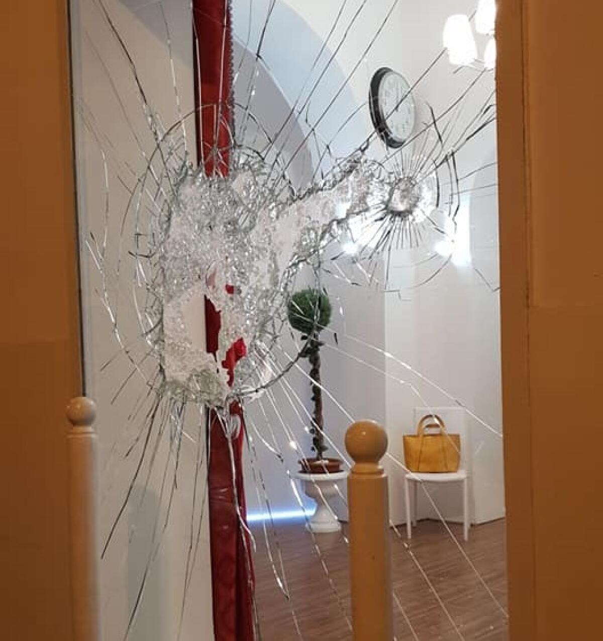 PATERNO': Svaligiato nella notte un negozio di abiti da sposa - 