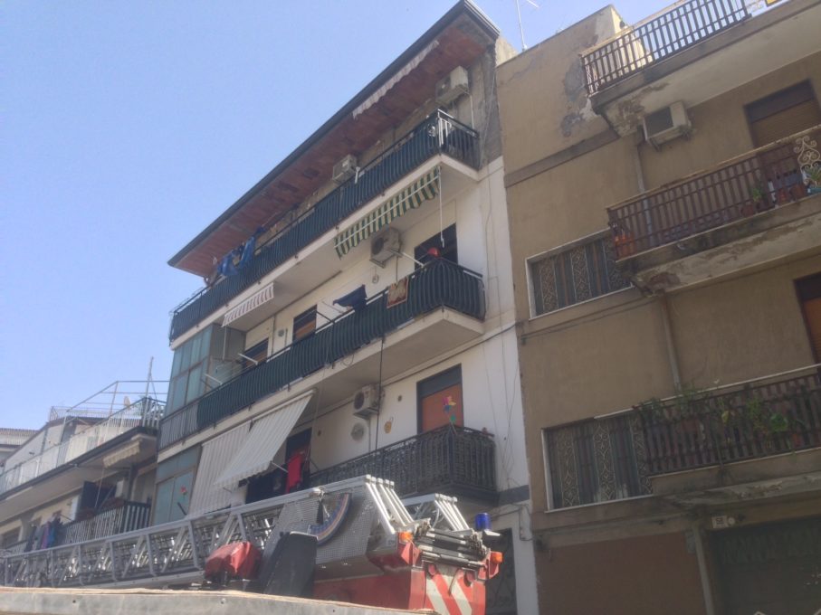 PATERNO': Incendio in una casa di corso Sicilia