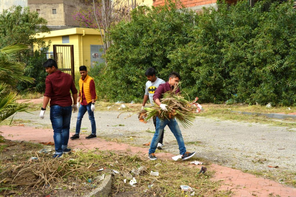 PATERNO':Il gruppo scout agesci Paternò 3 adotta piazza La Russa - FOTO