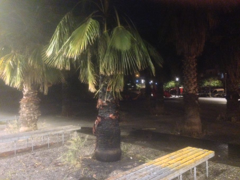 PATERNO': VANDALI IN AZIONE IN PIAZZA PUGLISI - FOTO