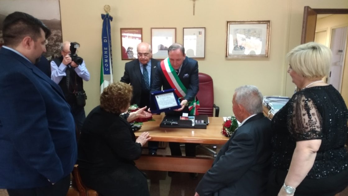 PATERNO': I 50 ANNI DI MATRIMONIO DI MARIO E ROSALIA