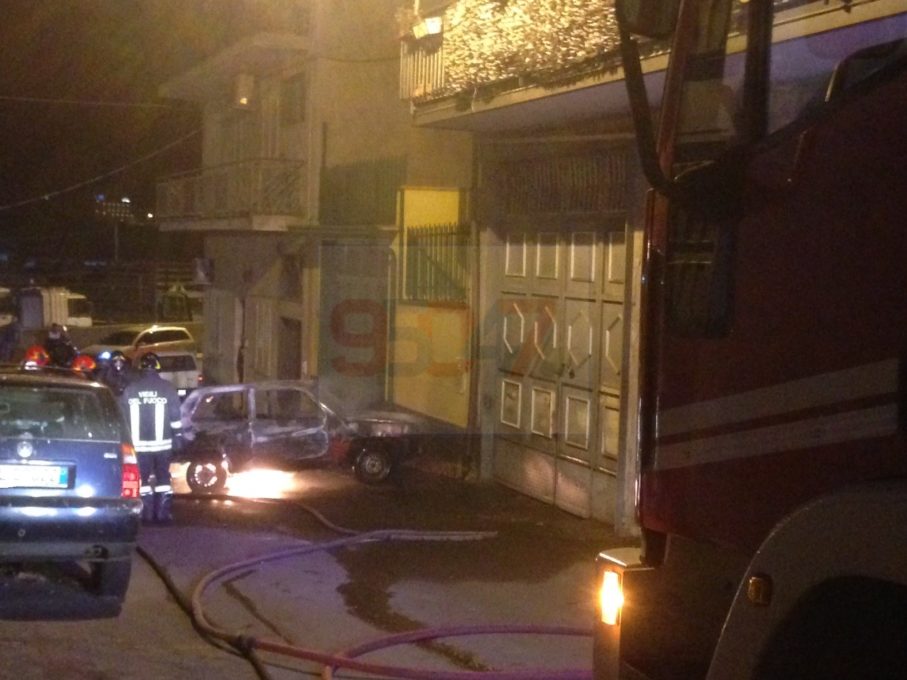 PATERNO’: AUTO IN FIAMME, IERI SERA IN VIA POTENZA