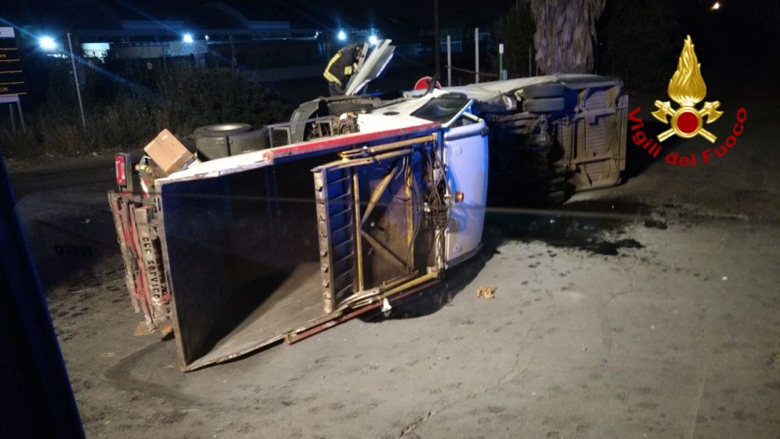 CATANIA: Grave incidente nella zona industriale - le foto