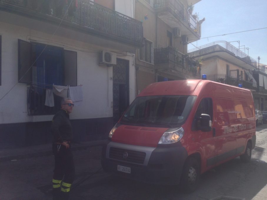 PATERNO': Incendio in un appartamento al Corso Sicilia