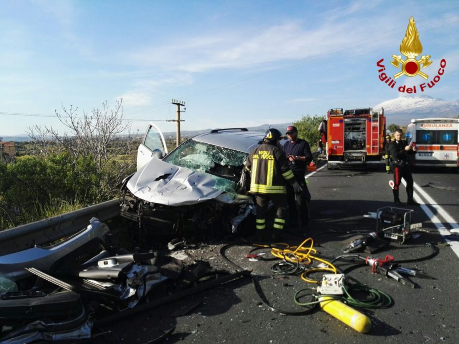 PATERNO': GRAVISSIMO INCIDENTE SULLA SS284 MUORE UNA 43ENNE DI BIANCAVILLA