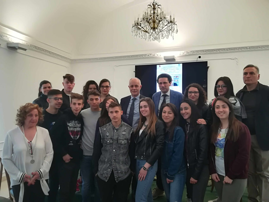 PATERNO': Una biblioteca gremita di gente ha accolto il Direttore del Corsera