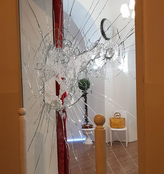 PATERNO': Svaligiato nella notte un negozio di abiti da sposa