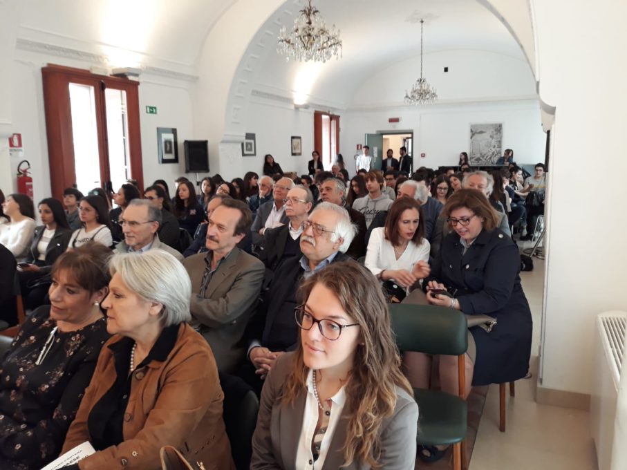 PATERNO': Una biblioteca gremita di gente ha accolto il Direttore del Corsera