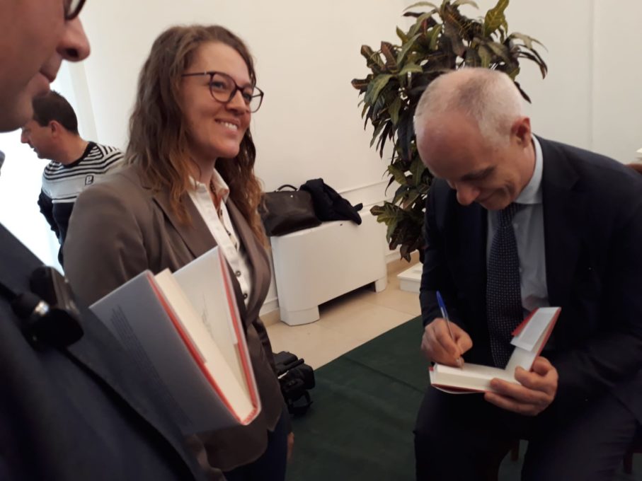 PATERNO': Una biblioteca gremita di gente ha accolto il Direttore del Corsera