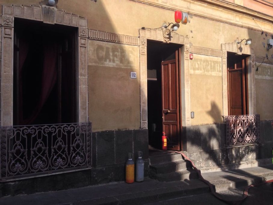 NICOLOSI: INCENDIO DANNEGGIA RISTORANTE