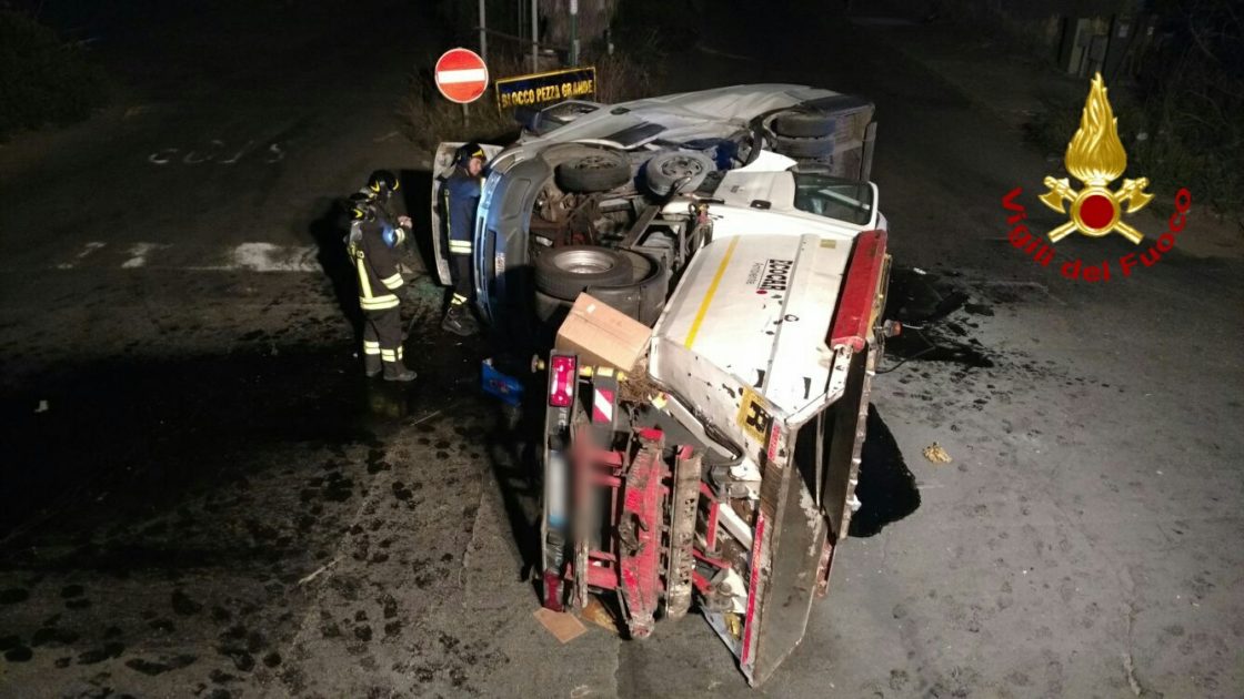 CATANIA: Grave incidente nella zona industriale - le foto