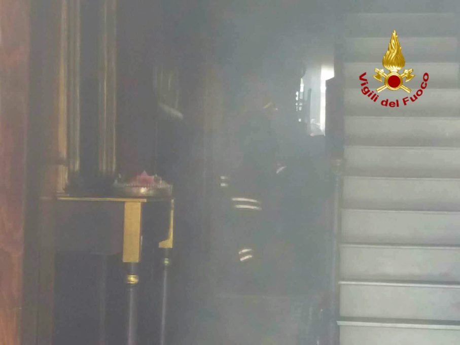 NICOLOSI: INCENDIO DANNEGGIA RISTORANTE