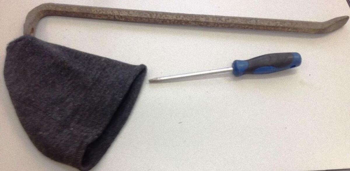 PATERNO': Stava “ripulendo” un garage in via Coniglio, denunciato un 42enne - 