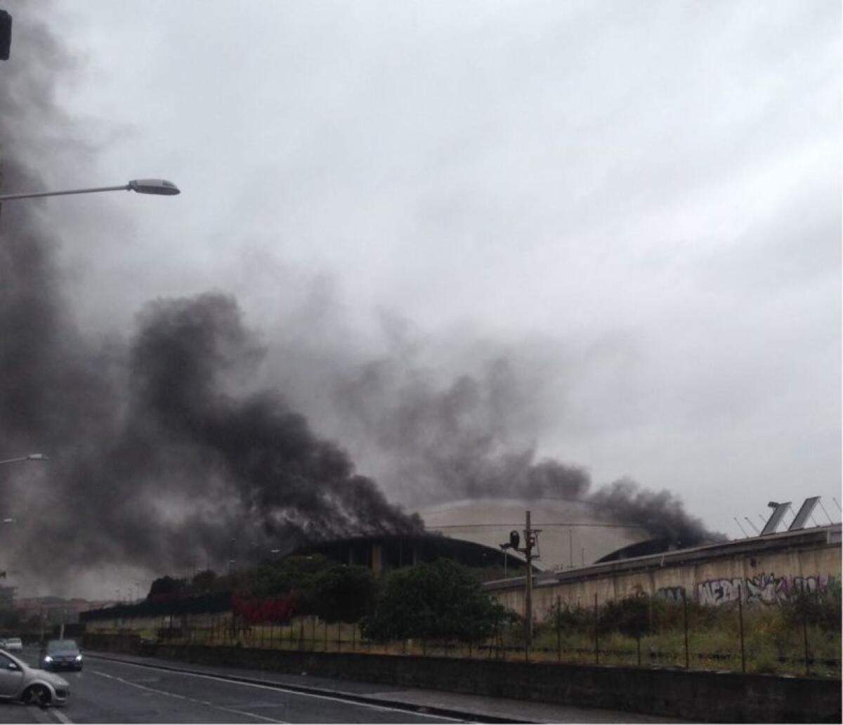 CATANIA: Incendio al palanesima, colonna di fumo nero - Le foto - 