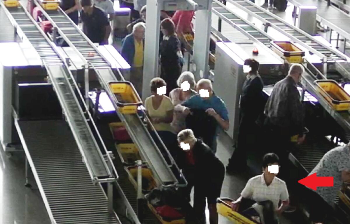 CATANIA: Tedesca ruba portafogli in aeroporto, trovati anche due coltelli - 