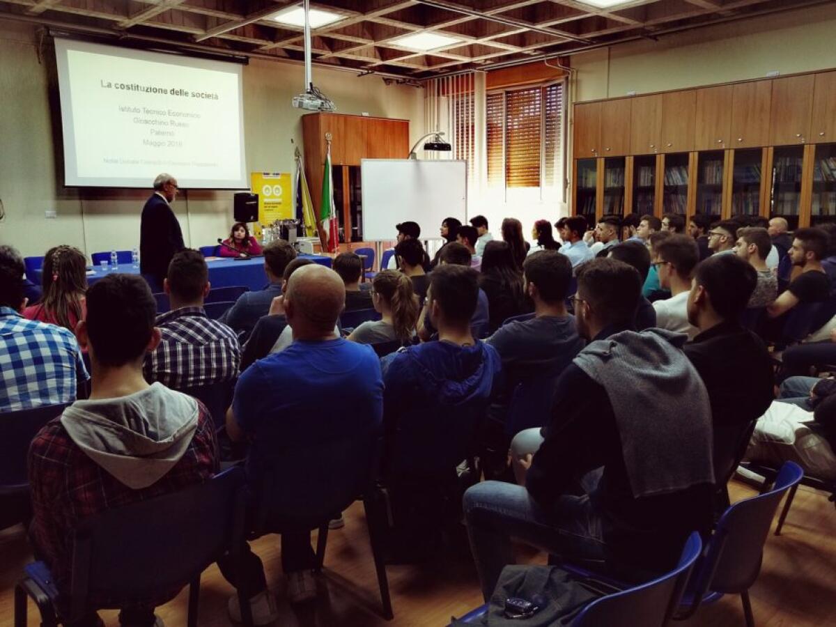 PATERNO':  A LEZIONE D’IMPRESA CON IL CONSIGLIO NOTARILE - 