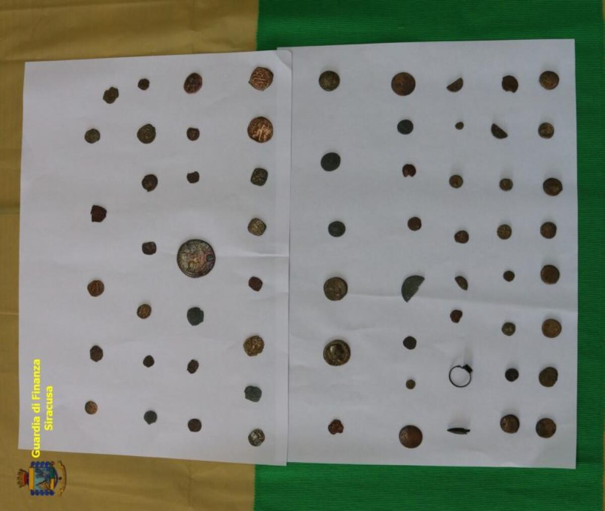 LENTINI: Trova monete antiche tra la cose ereditate dal padre e le consegna alla Guardia di Finanza - 