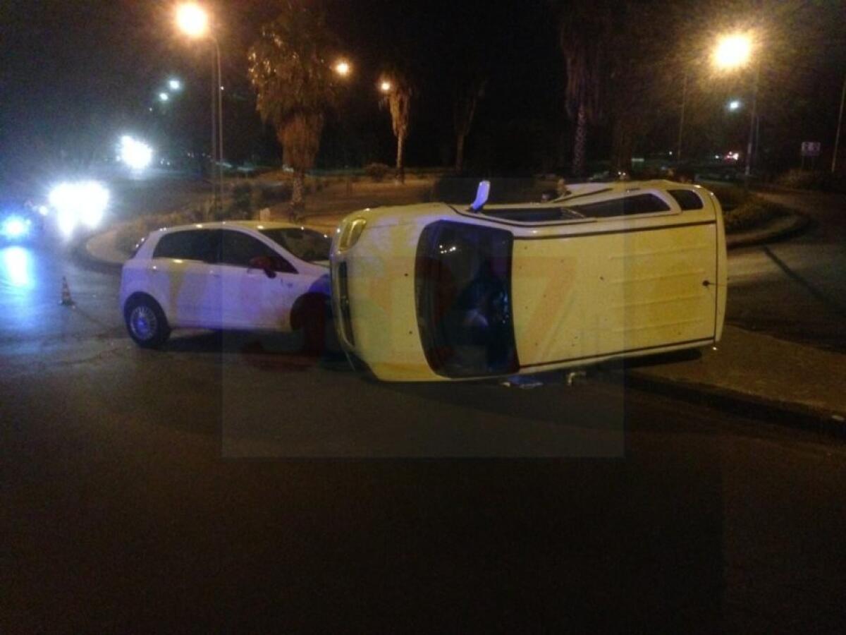 PATERNO': SCONTRO CON RIBALTAMENTO IN VIA CONVENTO - 