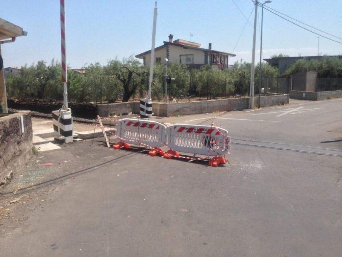 RUBATE LE GRATE IN CONTRADA GIACONIA - 