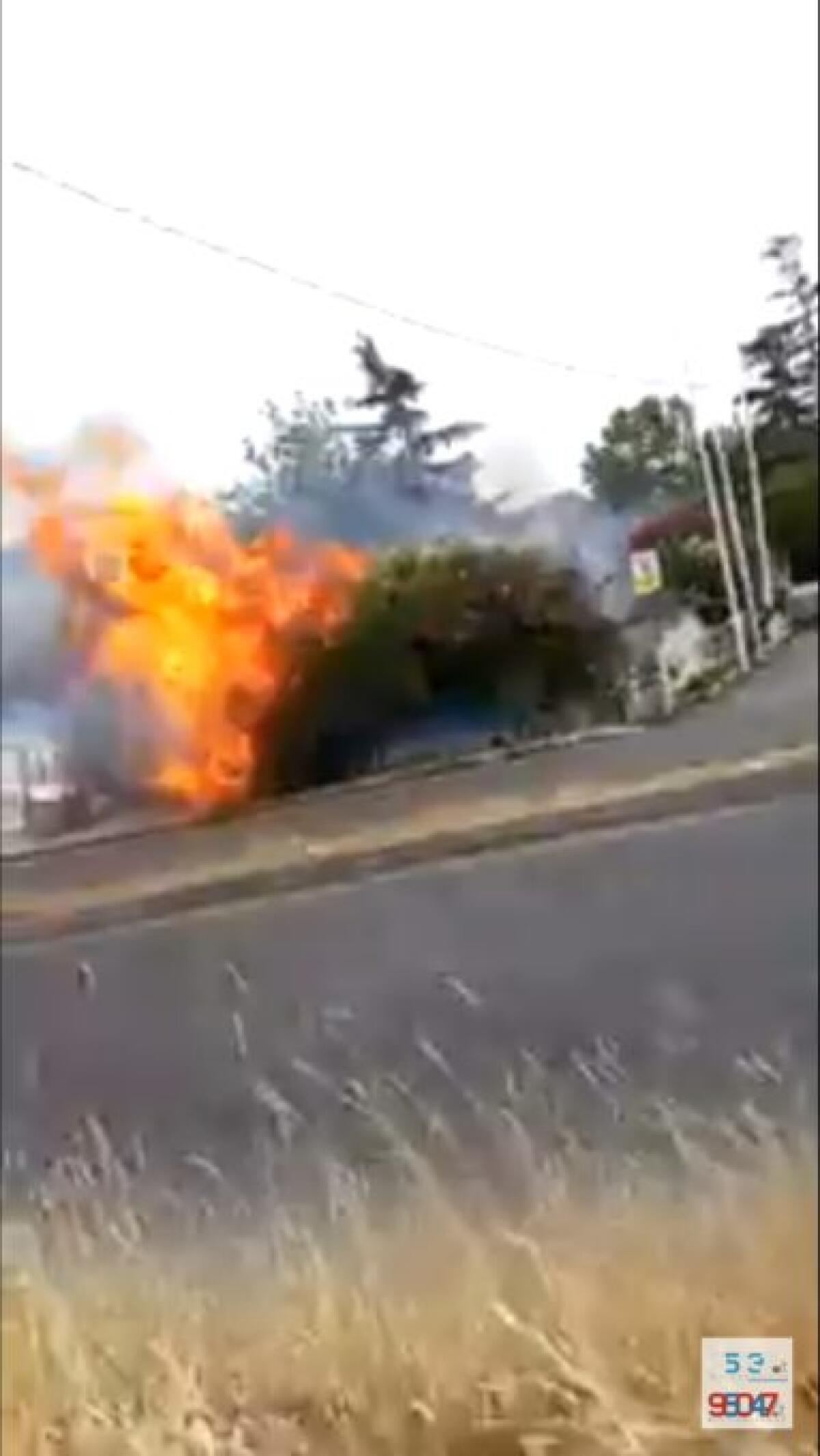 PATERNO': INCENDIO AL CORSO ITALIA, NELL’AREA LIMITROFA UN RIFORNIMENTO DI BENZINA - 