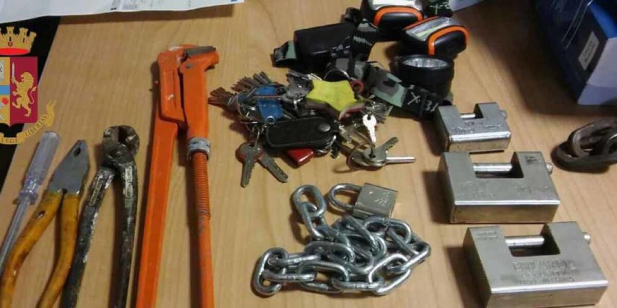 MESSINA: Arrestati due Catanesi sulla A20, avevano trafugato delle merce da un tir in sosta - 