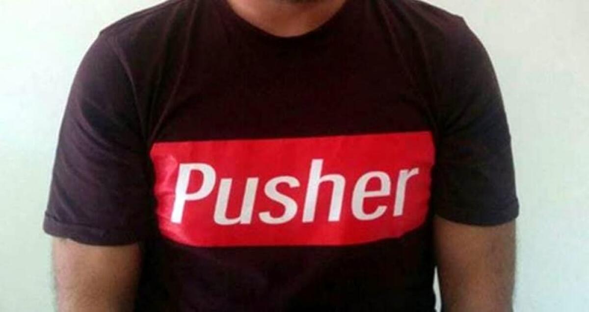 BRINDISI: Indossa maglietta ‘pusher’ e ha davvero la droga, arrestato - 