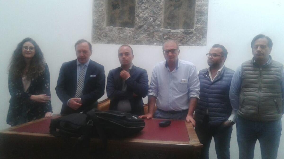 PATERNO': INSTALLAZIONE DI 6 CESTINI PER DEIEZIONI CANINE - 