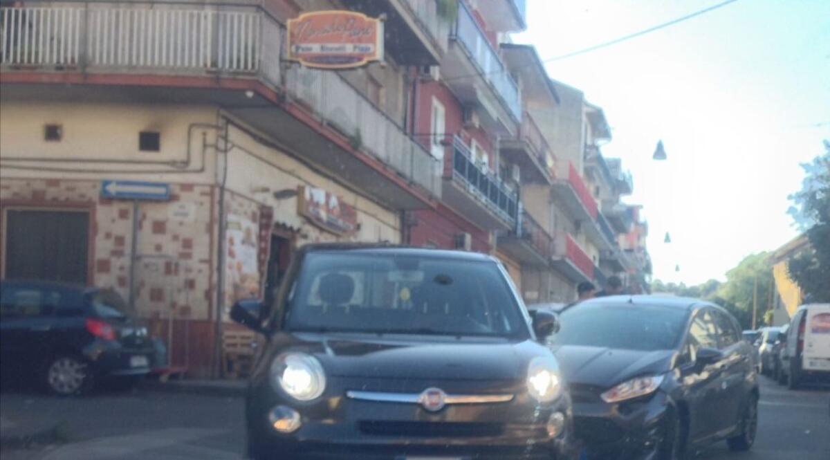 PATERNO': Incidente stradale tra due auto in via Sardegna - 