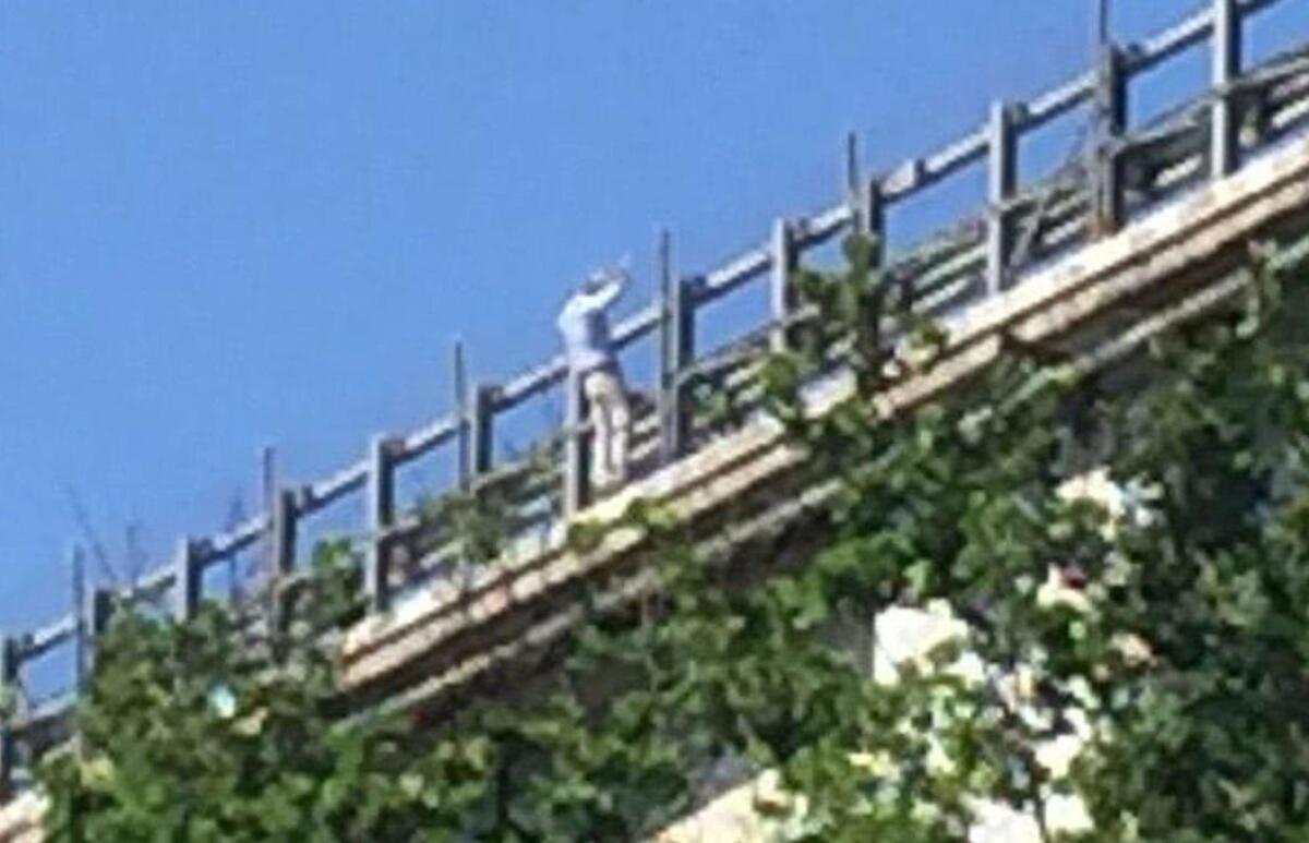 CHIETI: Uomo lancia figlia della convivente dal viadotto della A14 poi si suicida. La donna precipita dal terzo piano - 