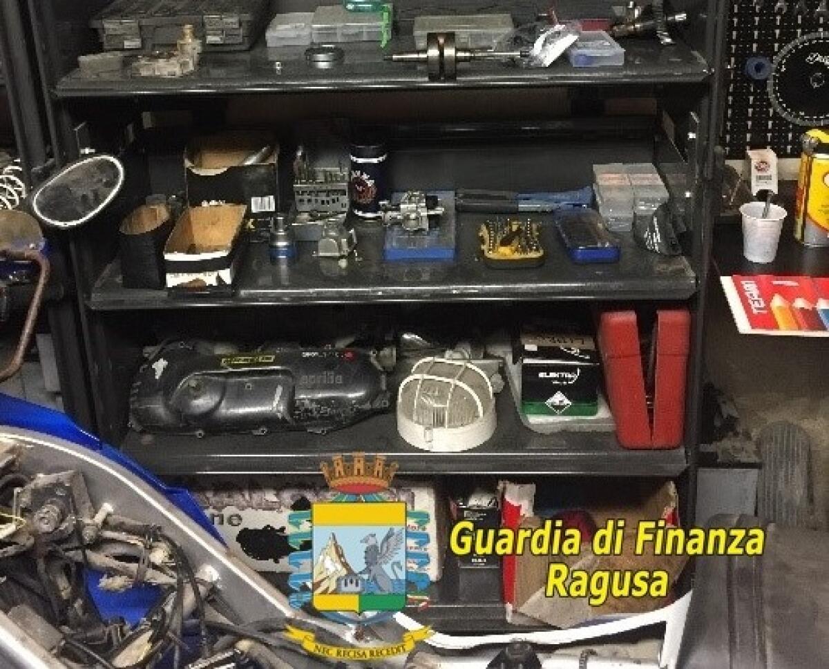 RAGUSA: Sequestrata officina totalmente abusiva, multe anche a chi faceva riparare i propri mezzi - 