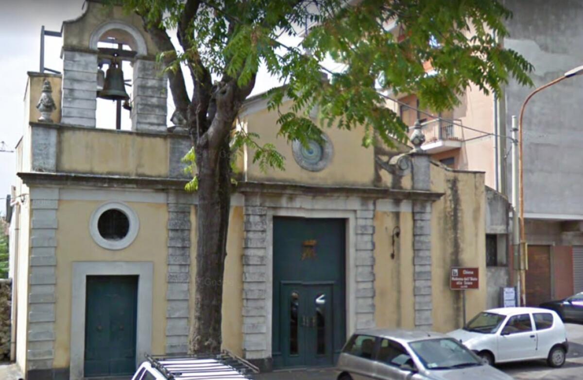 TRECASTAGNI: Fiamme in chiesa, trovate taniche di liquido infiammabile - 