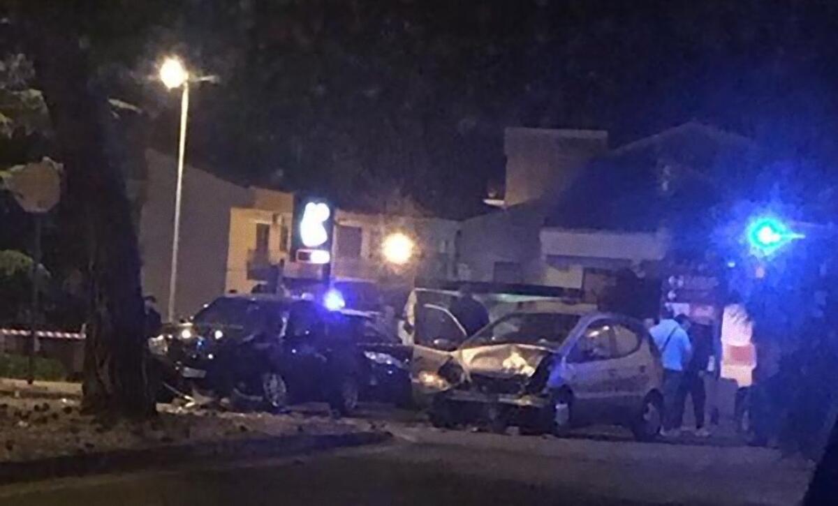 SANTA MARIA DI LICODIA: Scontro frontale tra due auto (senza gravi conseguenze) - 