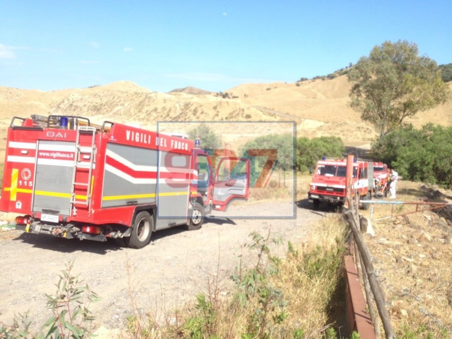 MISTERBIANCO: Motociclista finisce in fondo ad un dirupo, salvato dai VVF di Paternò e SAF