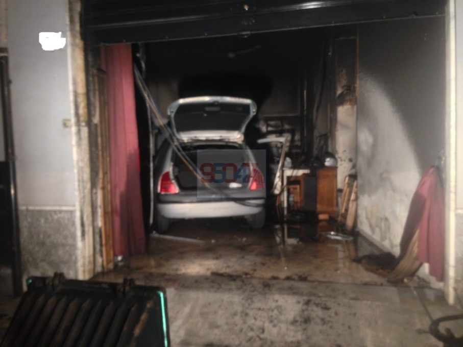 PATERNO': Incendio in un garage di via Taormina