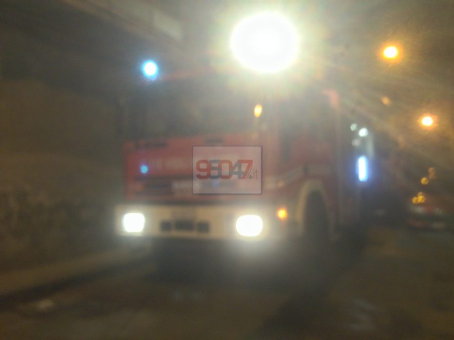 PATERNO': Incendio in un garage di via Taormina