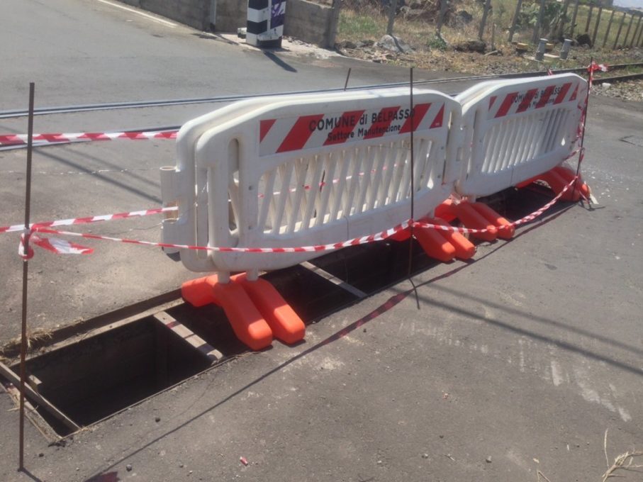 RUBATE LE GRATE IN CONTRADA GIACONIA