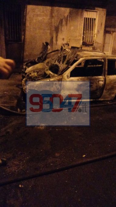 PATERNO': DUE AUTO IN FIAMME, IN VIA MIGNEMI