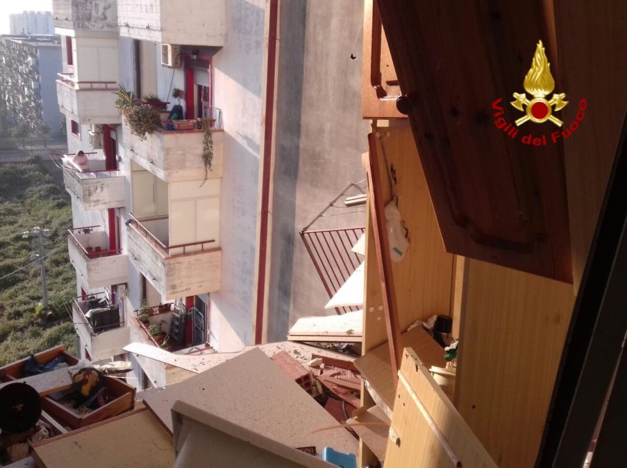 CATANIA: Esplosione in un appartamento di viale Moncada: sul posto i Vigili del Fuoco - FOTO VIGILI