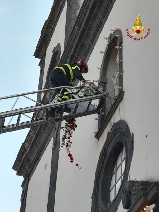 PEDARA: Omaggio floreale dei Vigili del fuoco a S.Antonio Abate - LE FOTO