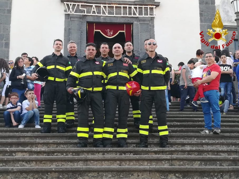 PEDARA: Omaggio floreale dei Vigili del fuoco a S.Antonio Abate - LE FOTO