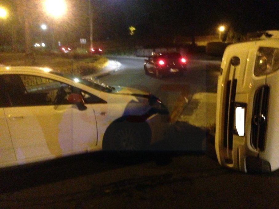 PATERNO': SCONTRO CON RIBALTAMENTO IN VIA CONVENTO