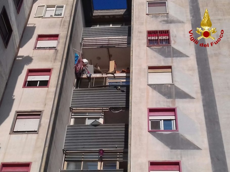 CATANIA: Esplosione in un appartamento di viale Moncada: sul posto i Vigili del Fuoco - FOTO VIGILI