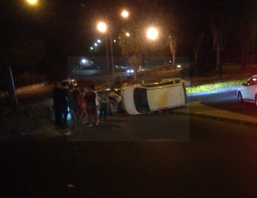 PATERNO': SCONTRO CON RIBALTAMENTO IN VIA CONVENTO