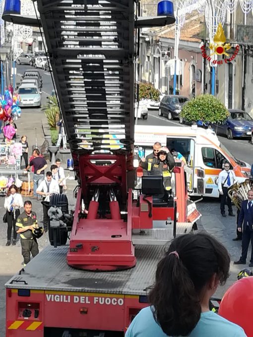 PEDARA: Omaggio floreale dei Vigili del fuoco a S.Antonio Abate - LE FOTO